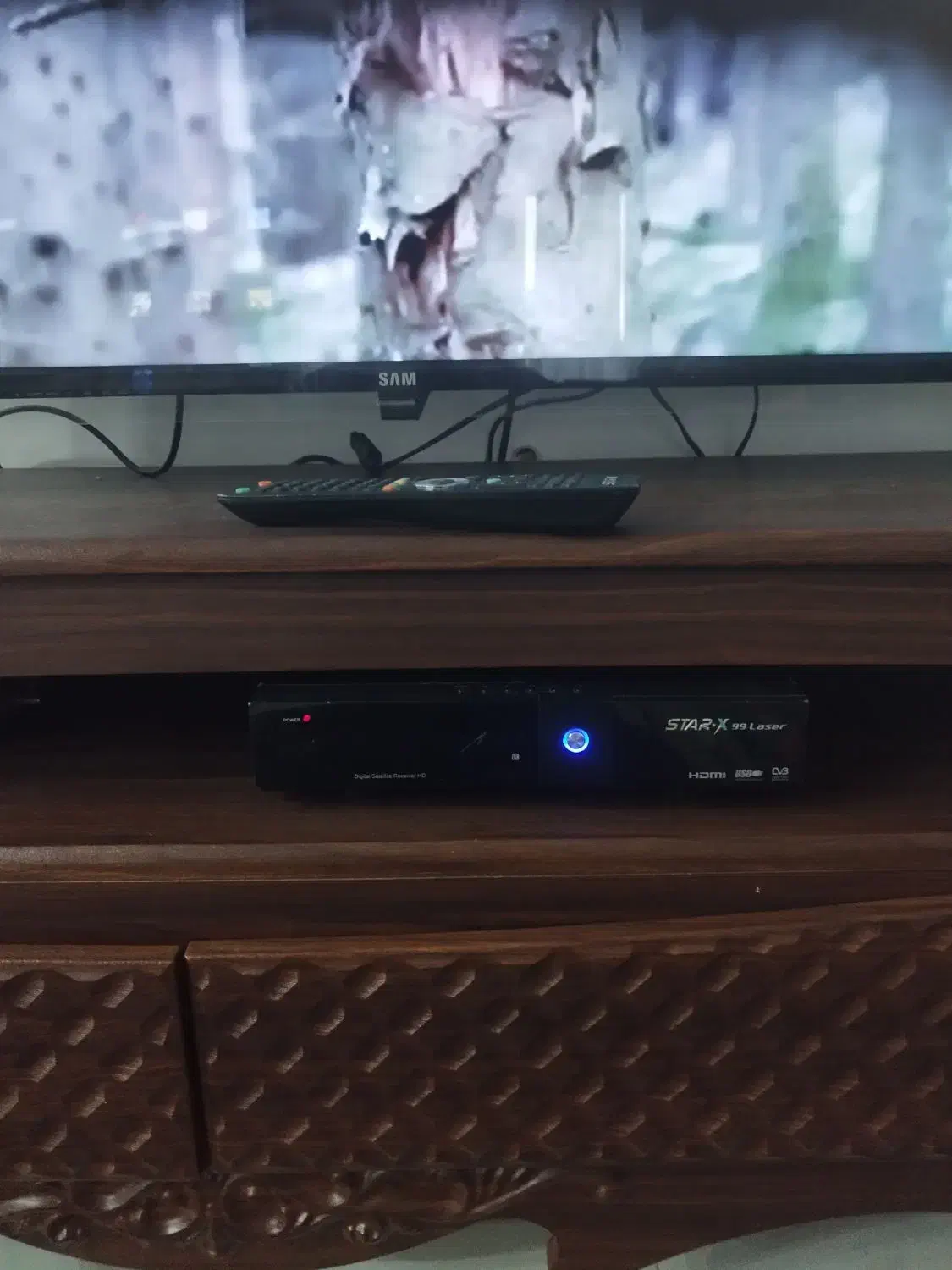 گیرنده تلویزیون|صوتی و تصویری|اقبالیه, |دیوار