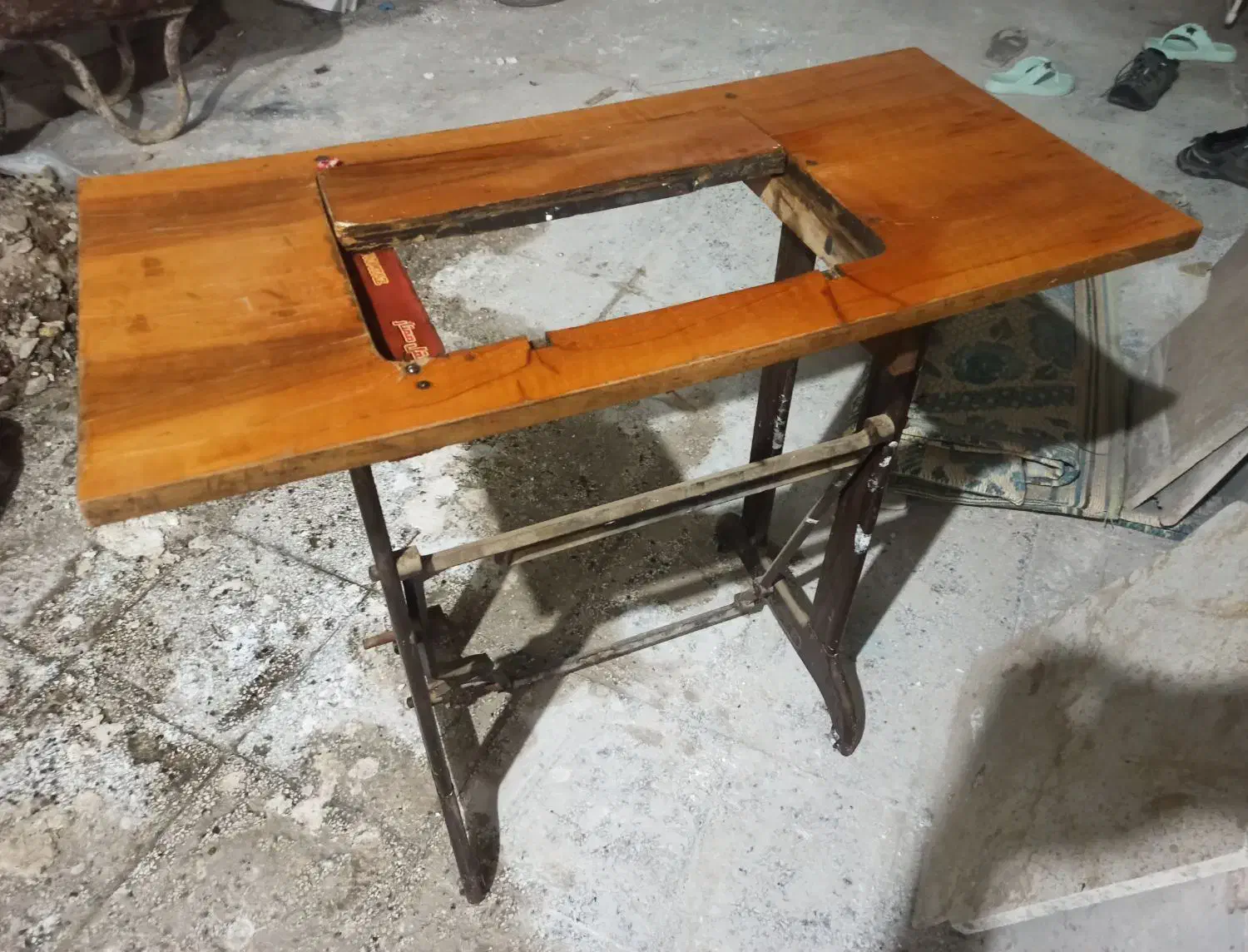 میز چرخ خیاطی سینجر ژاپنی|لوازم خیاطی و بافتنی|زاهدان, |دیوار