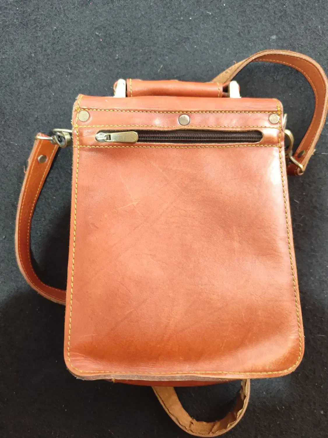 کیف رو دوشی،دانشجویی چرم گاوی اصل|کیف، کفش، کمربند|فولادشهر, C4|دیوار