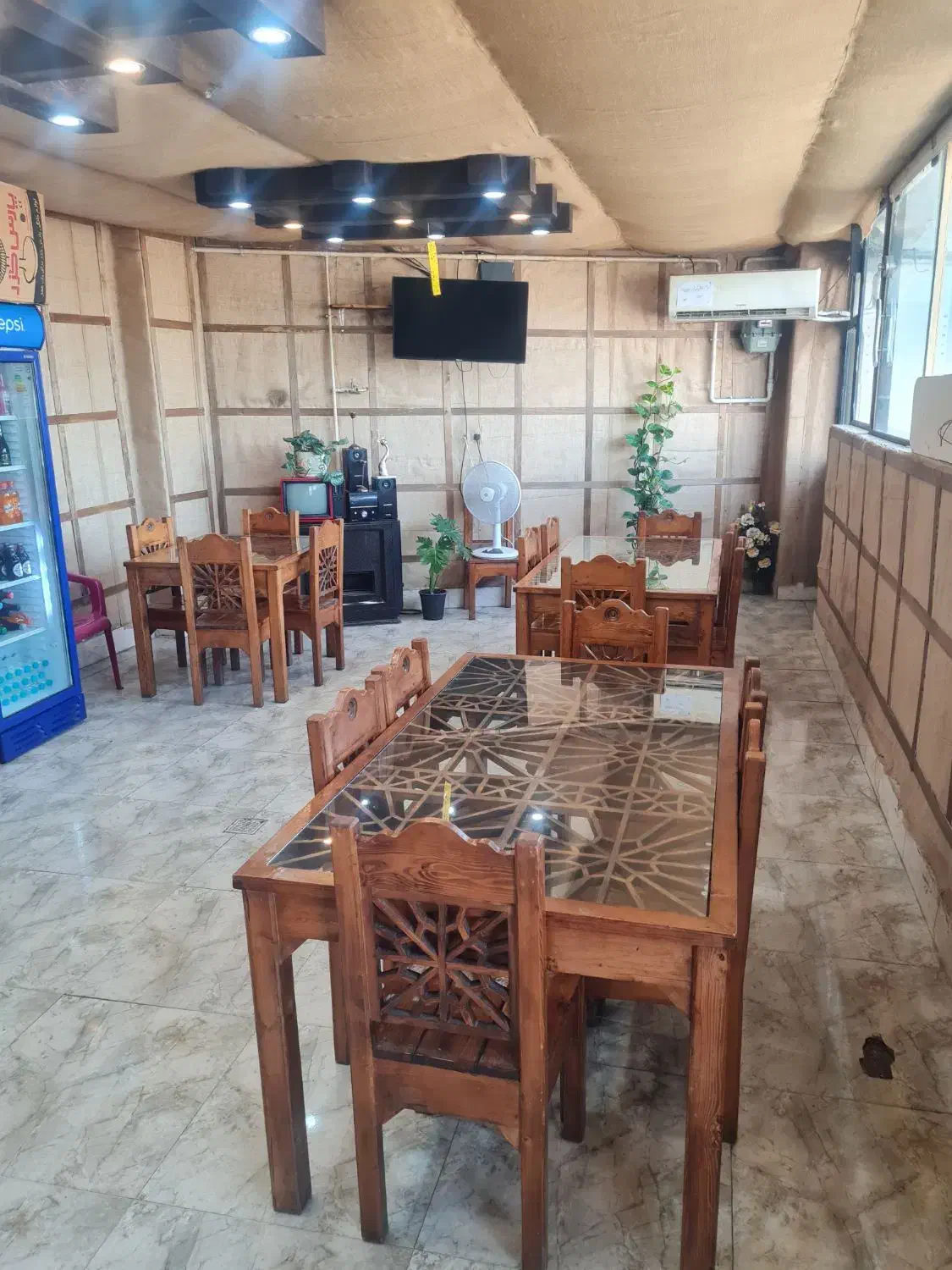 استخدام نیروی خانم و آقا در رستوران بنیامین|استخدام خدمات فروشگاه و رستوران|صومعه‌سرا, |دیوار