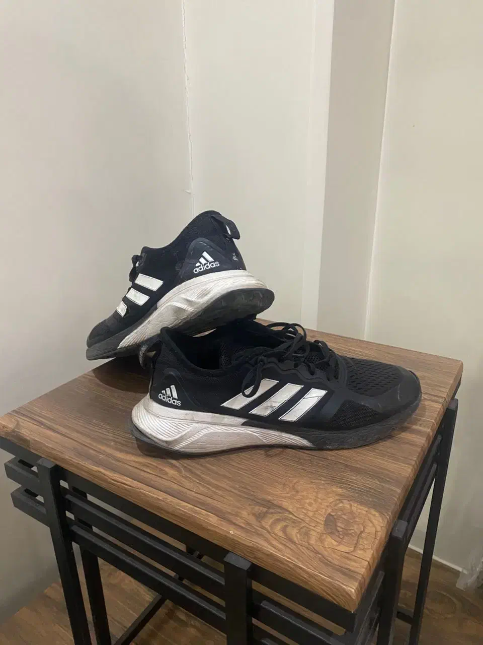 کتونی آدیداس سایز ۴۲ ۴۳ در حد نو|کیف، کفش، کمربند|نهاوند, |دیوار