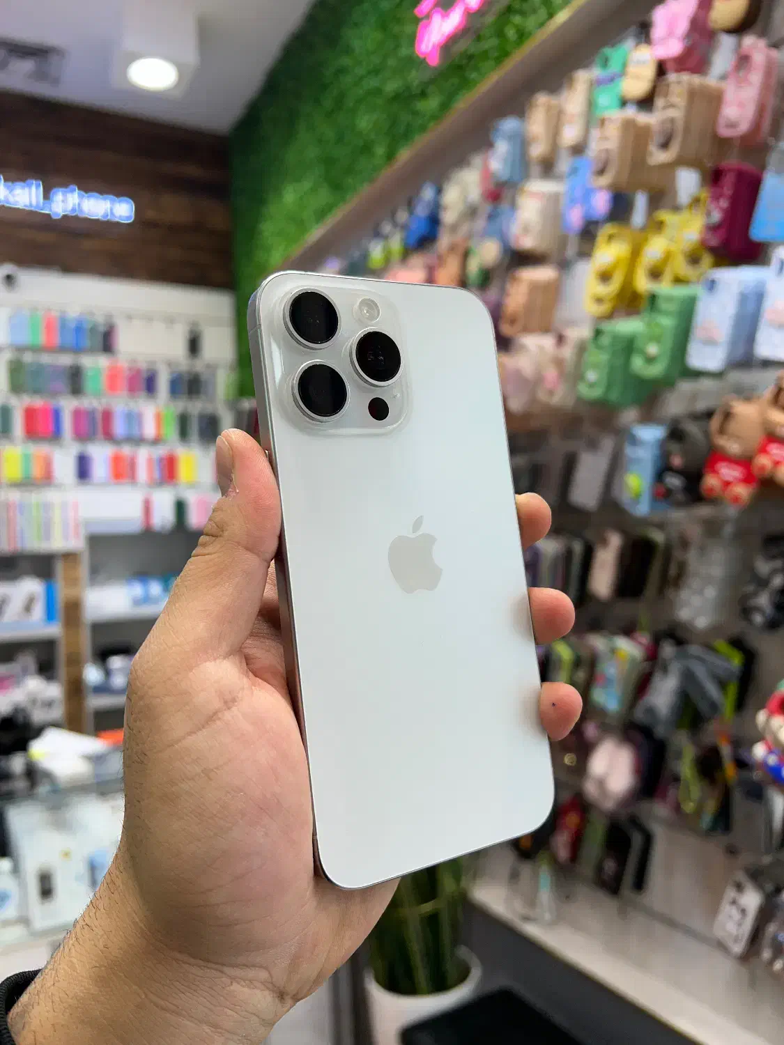 ایفون ۱۵ پرومکس یک ترا سفید خیلی تمیز|موبایل|تهران, صادقیه|دیوار