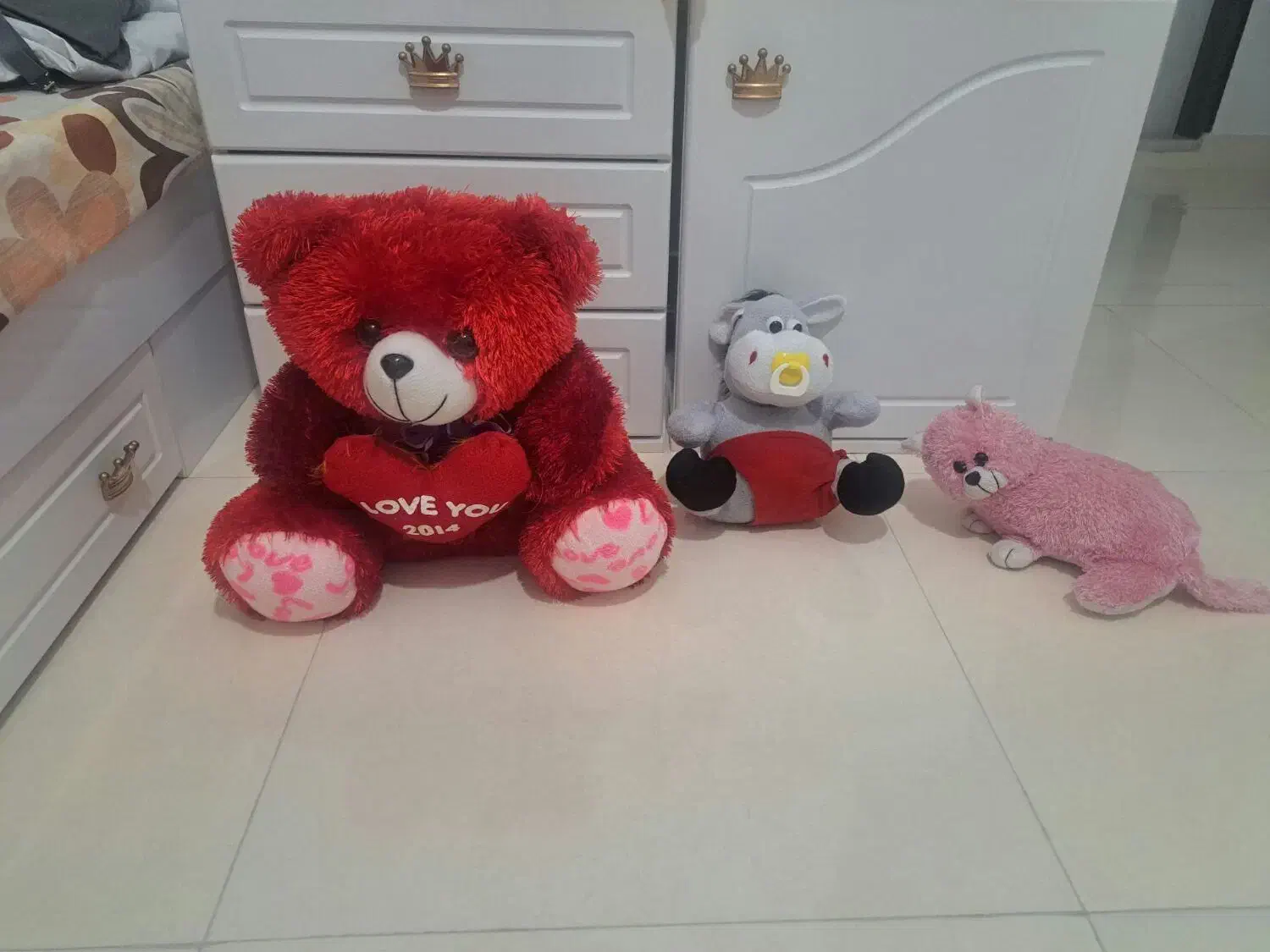 تعدادی اسباب بازی|اسباب‌بازی بچه|رشت, یخسازی|دیوار