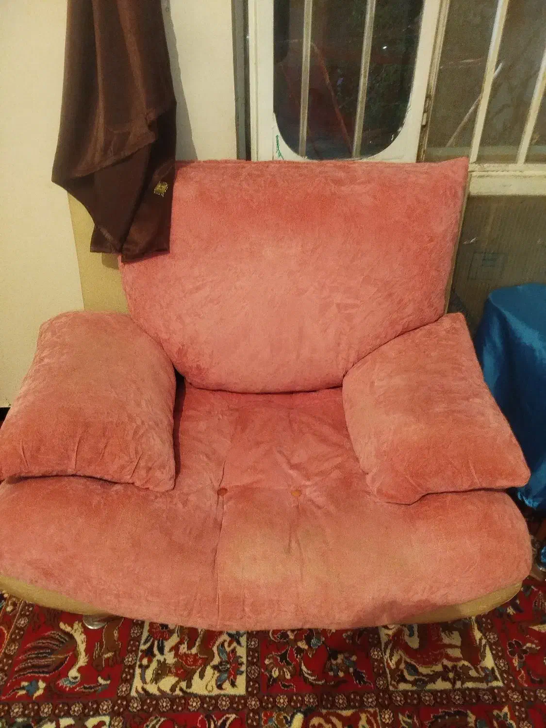 مبل ۷ نفره با ۴ میز|مبلمان خانگی و میز عسلی|دوگنبدان, |دیوار