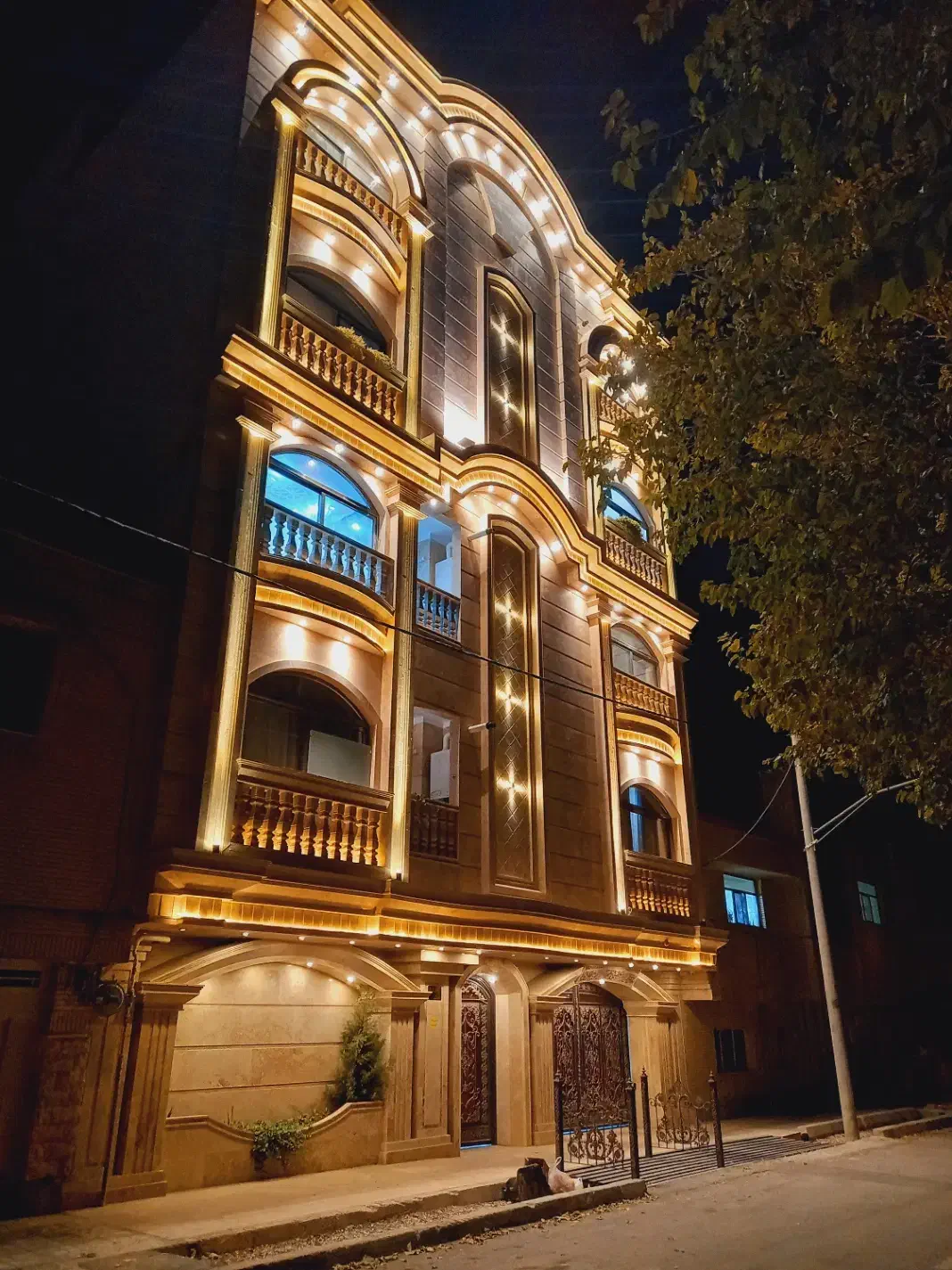 تک‌واحدی ۱۸۰ متری نما رومی رازی|اجارهٔ آپارتمان|شاهین‌شهر, خانه کارگر|دیوار