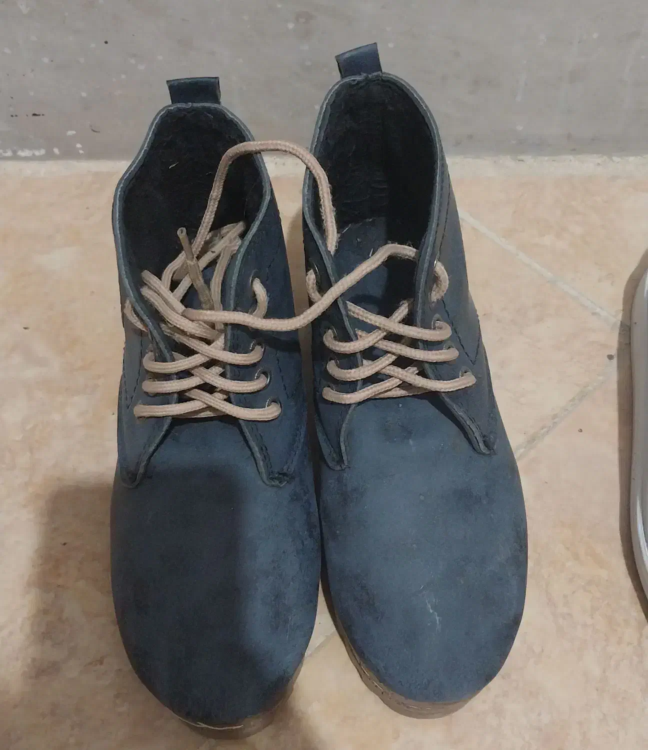 کفش|کیف، کفش، کمربند|فولادشهر, C5|دیوار