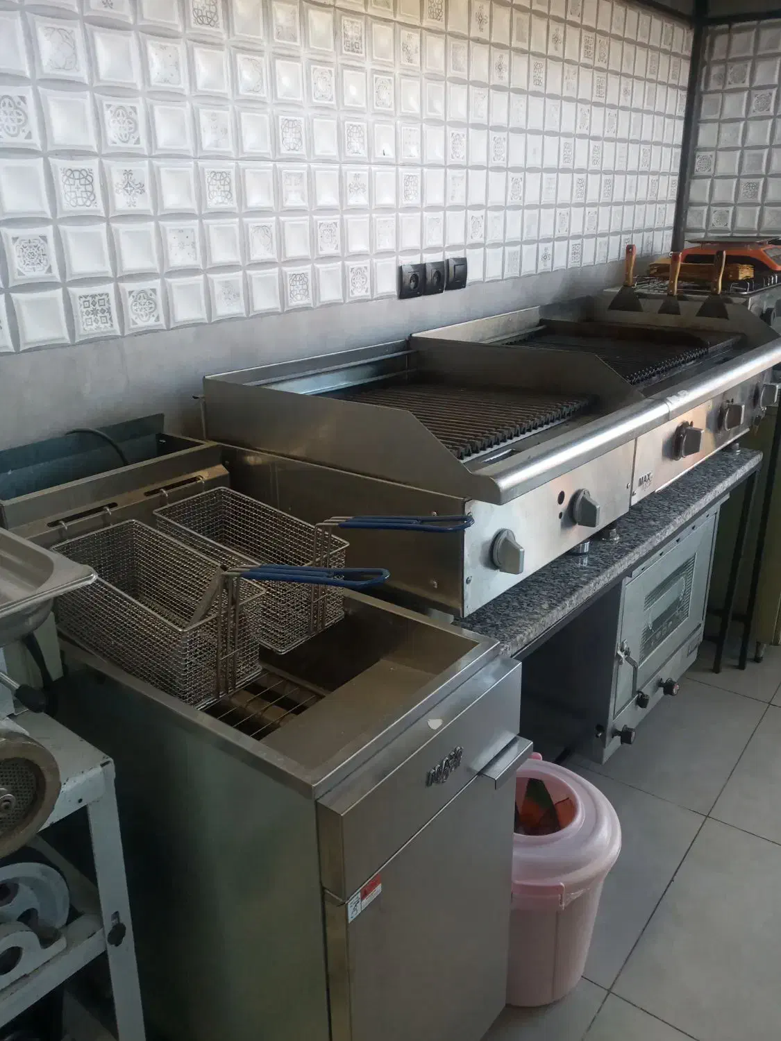 واگزاری فست فود بمب برگر|کافیشاپ و رستوران|زرند, |دیوار