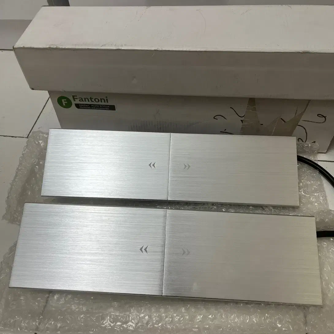 پریز برق کشویی دو طرفه سیلور فانتونی نو|مصالح و تجهیزات ساختمان|تهران, پاسداران|دیوار