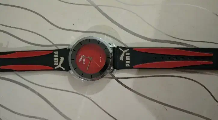 ساعت مچی|ساعت|نیشابور, گنبد سبز|دیوار