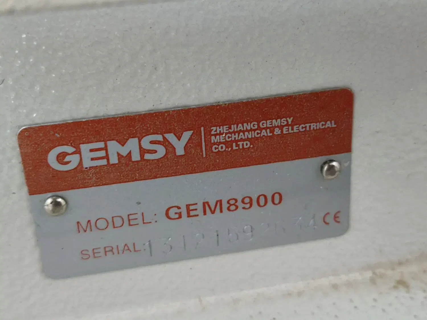 چرخ خیاطی وسردوز|چرخ خیاطی و ریسندگی|مریوان, |دیوار