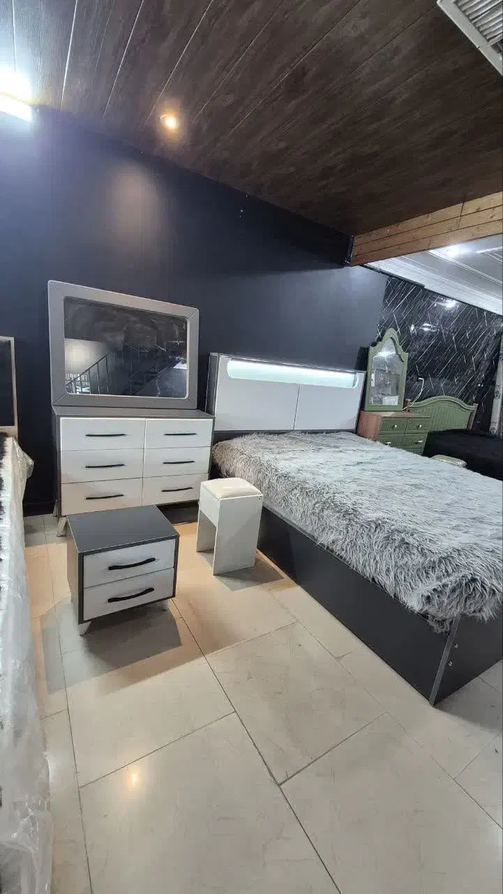 فروش فوری تعدادی سرویس خواب|تخت و سرویس خواب|یزد, |دیوار