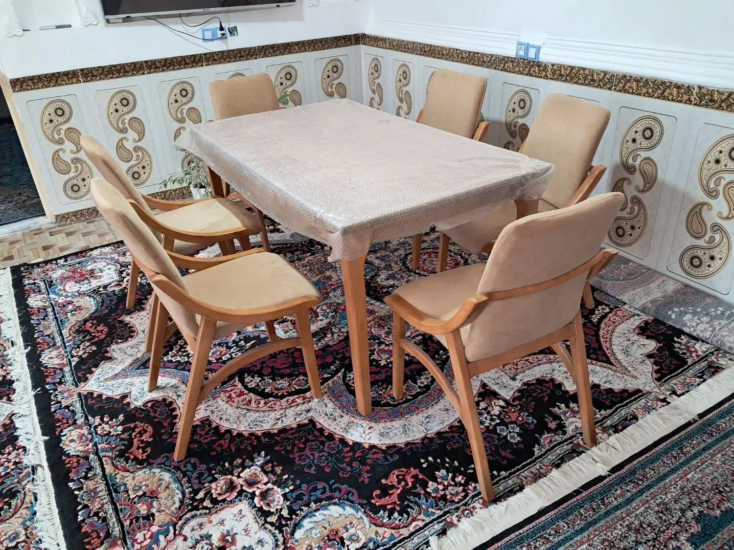 میز غذا خوری|میز و صندلی غذاخوری|گنبکی, |دیوار