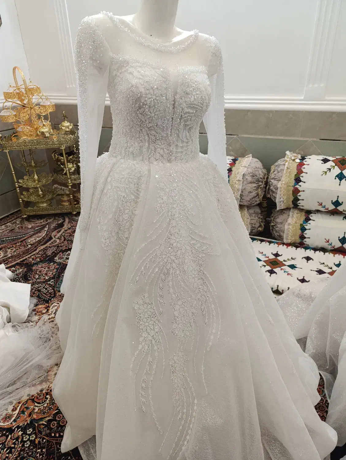 لباس عروس|لباس|خاش, |دیوار