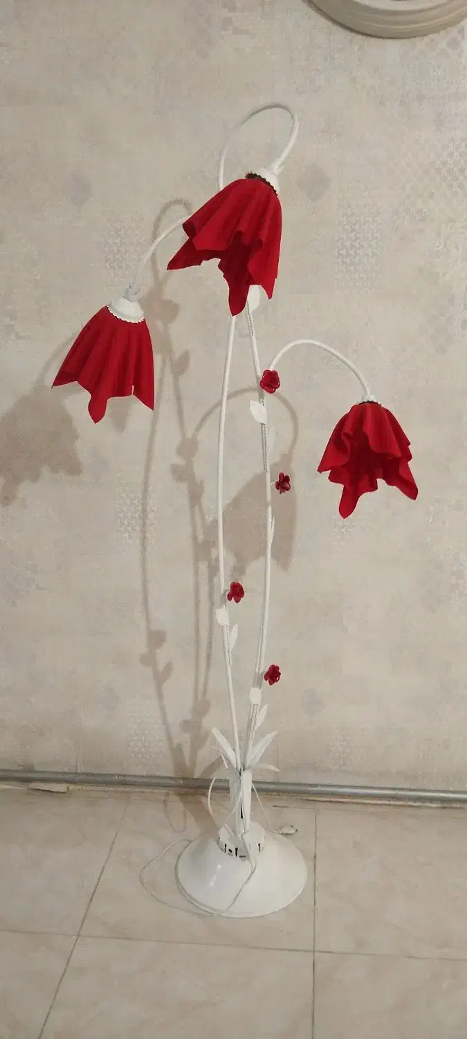 اباژور زیبا در حد با قیمت خیلی مناسب|چراغ خواب و آباژور|سلماس, |دیوار