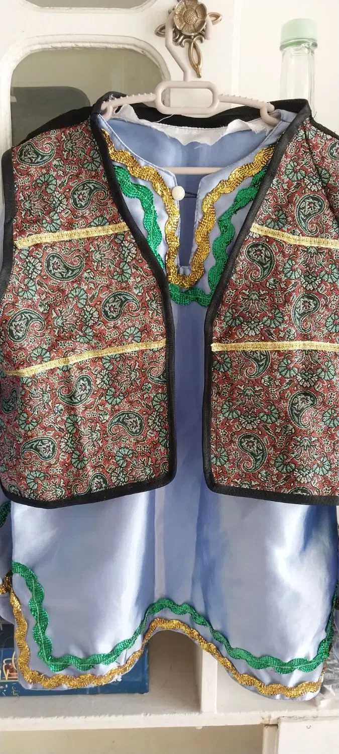 تعدادی لباس محلی|کفش و لباس بچه|مشهد, سمزقند|دیوار