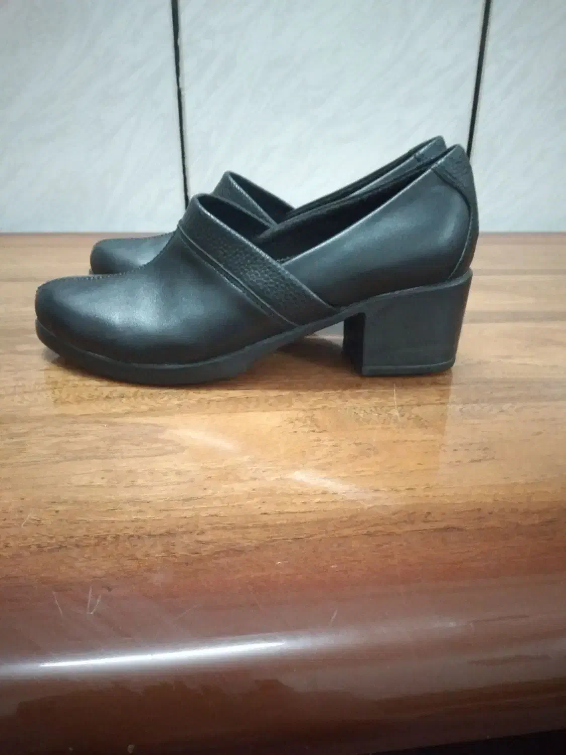 کفش زنانه|کیف، کفش، کمربند|قم, انسجام|دیوار