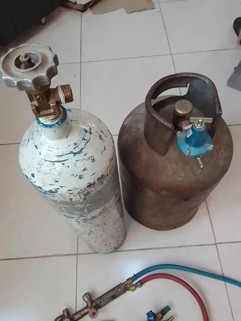 کپسول گاز و هوا|ابزارآلات|بومهن, |دیوار