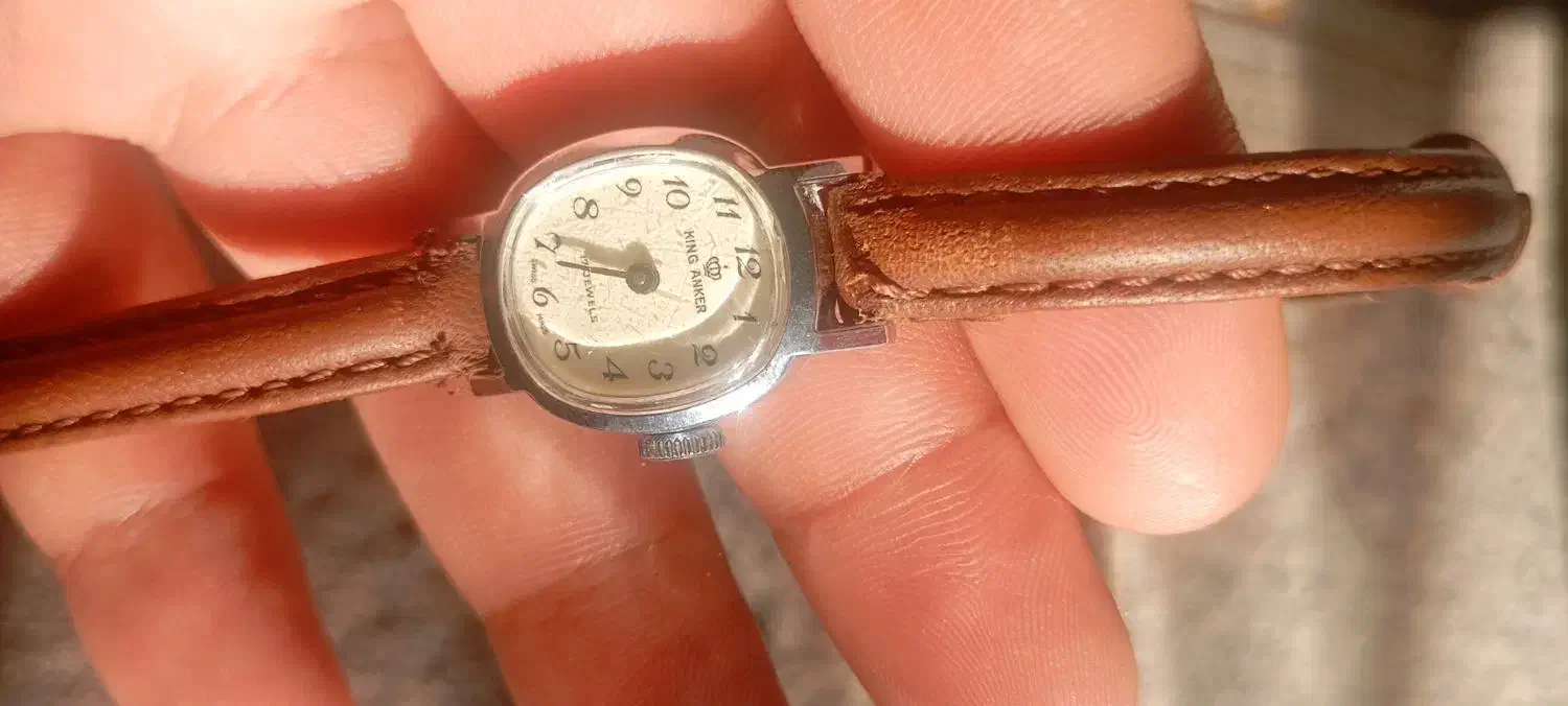 ساعت کوکی نقره|ساعت|تهران, هلال احمر|دیوار