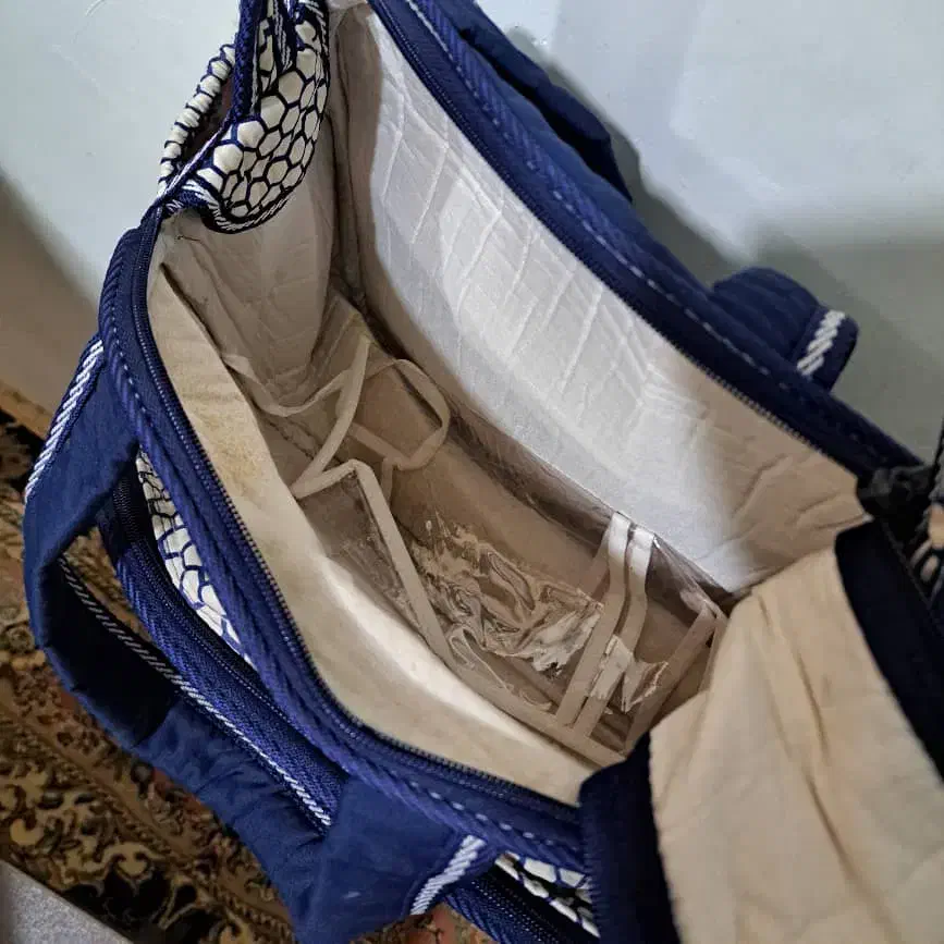 کریر|کالسکه و لوازم جانبی|رشت, دخانیات|دیوار