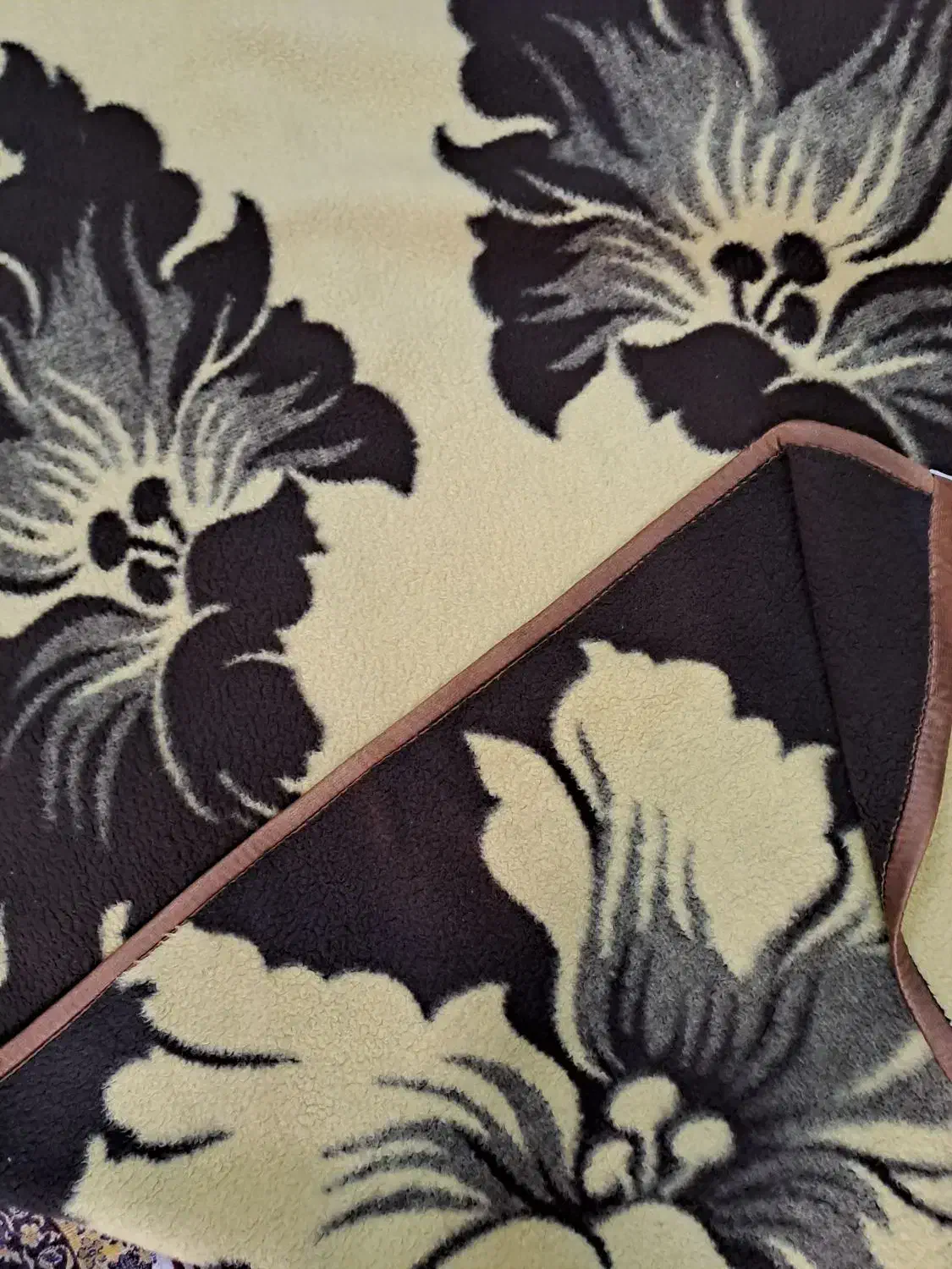 پتو یک نفره سالم قدیمی|رختخواب، بالش، پتو|ساوه, |دیوار