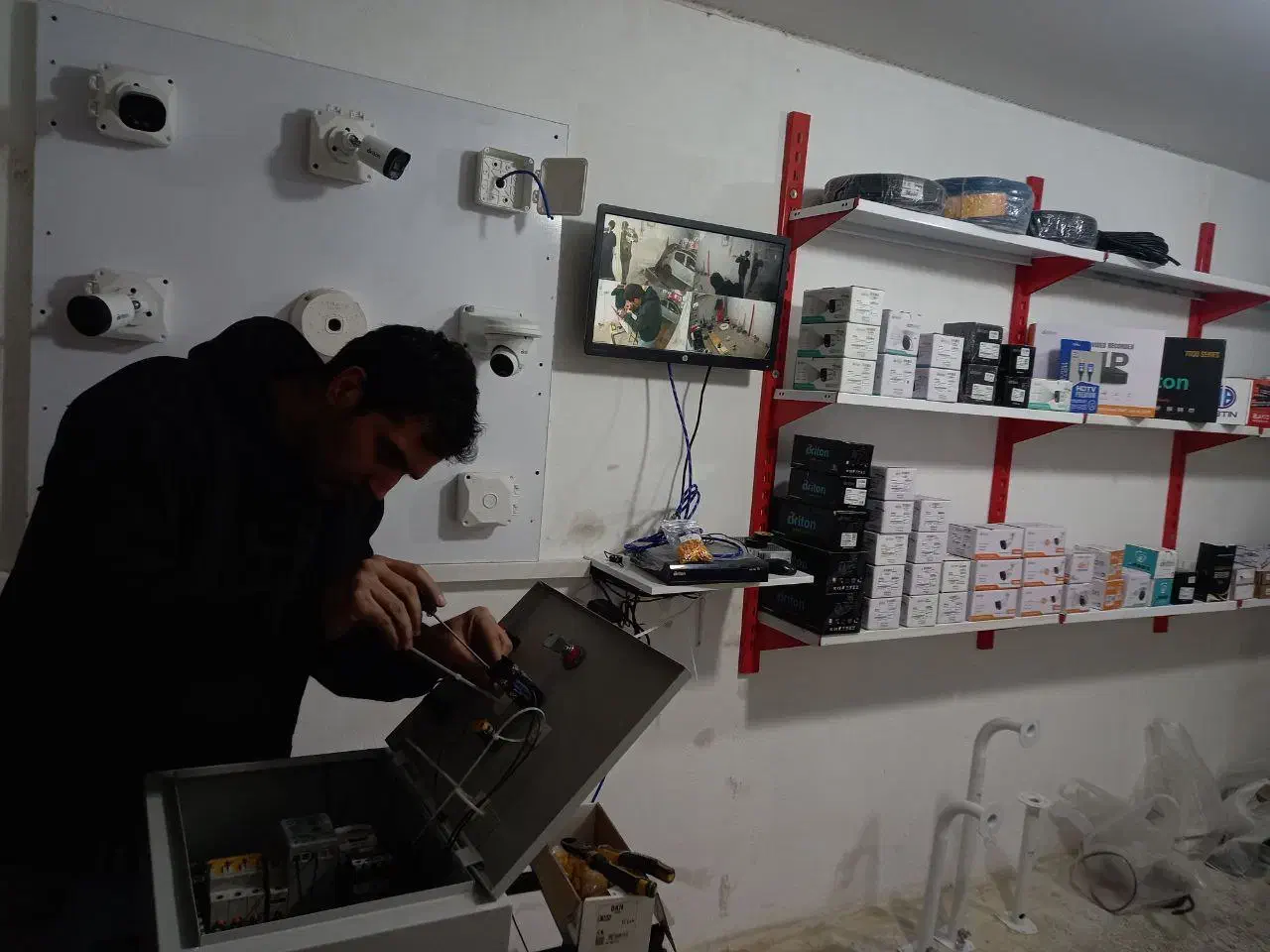 دوربین، دزدگیر، تابلو برق صنعتی|دوربین مداربسته|گالیکش, |دیوار