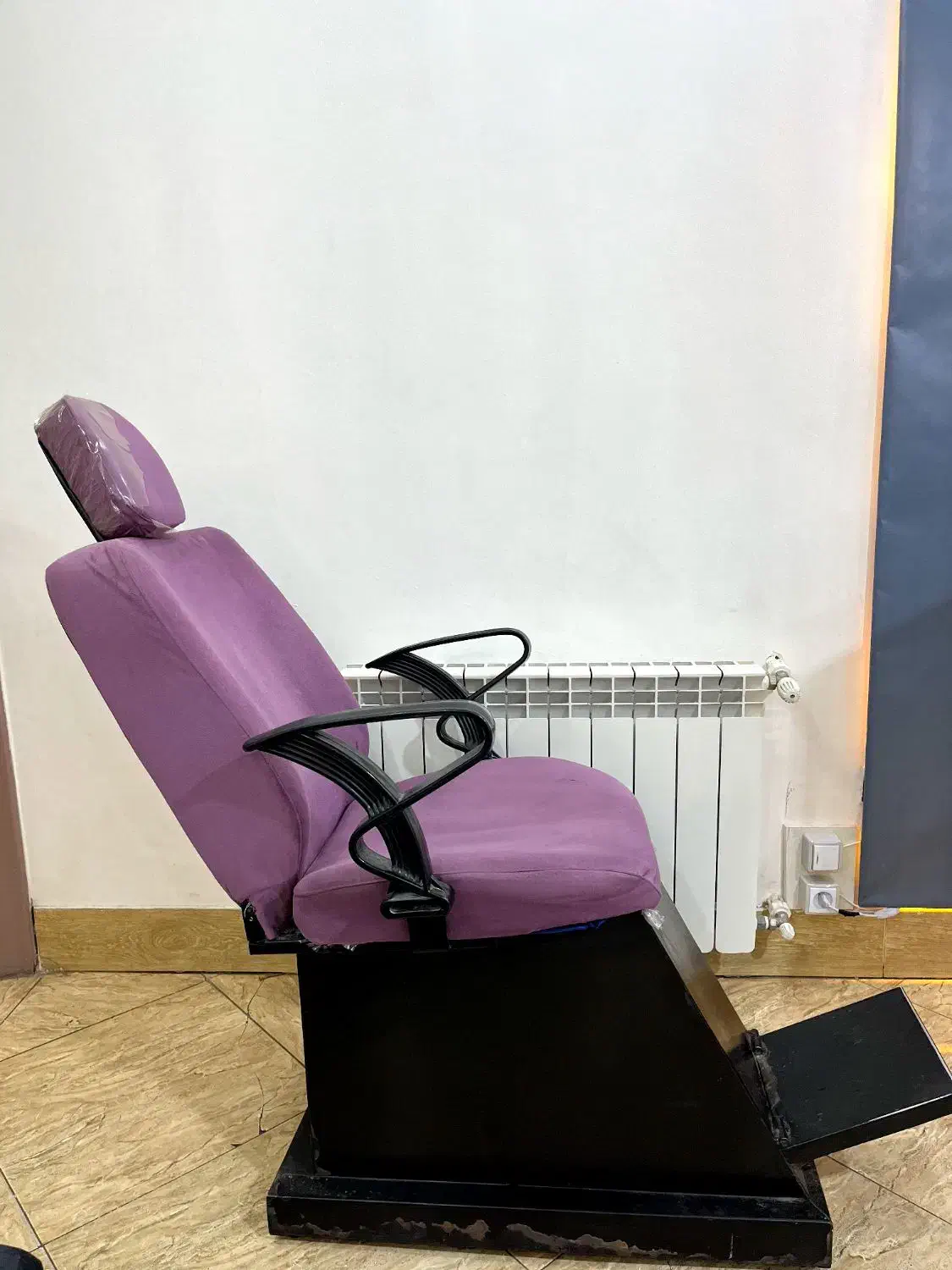 صندلی اصلاح|آرایشگاه و سالن‌های زیبایی|هشتگرد, شهرک بعثت|دیوار