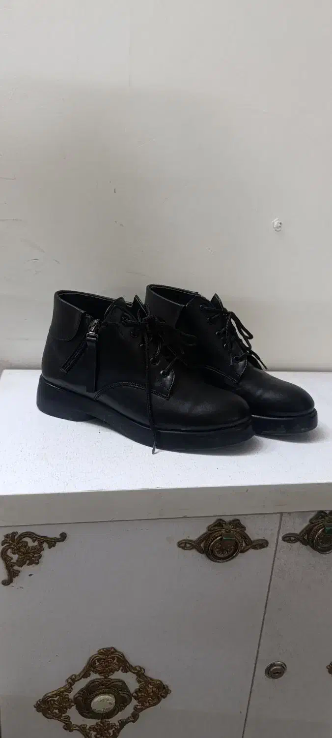 پوتین نو نو نونو|کیف، کفش، کمربند|ری, صفاییه (چشمه علی)|دیوار