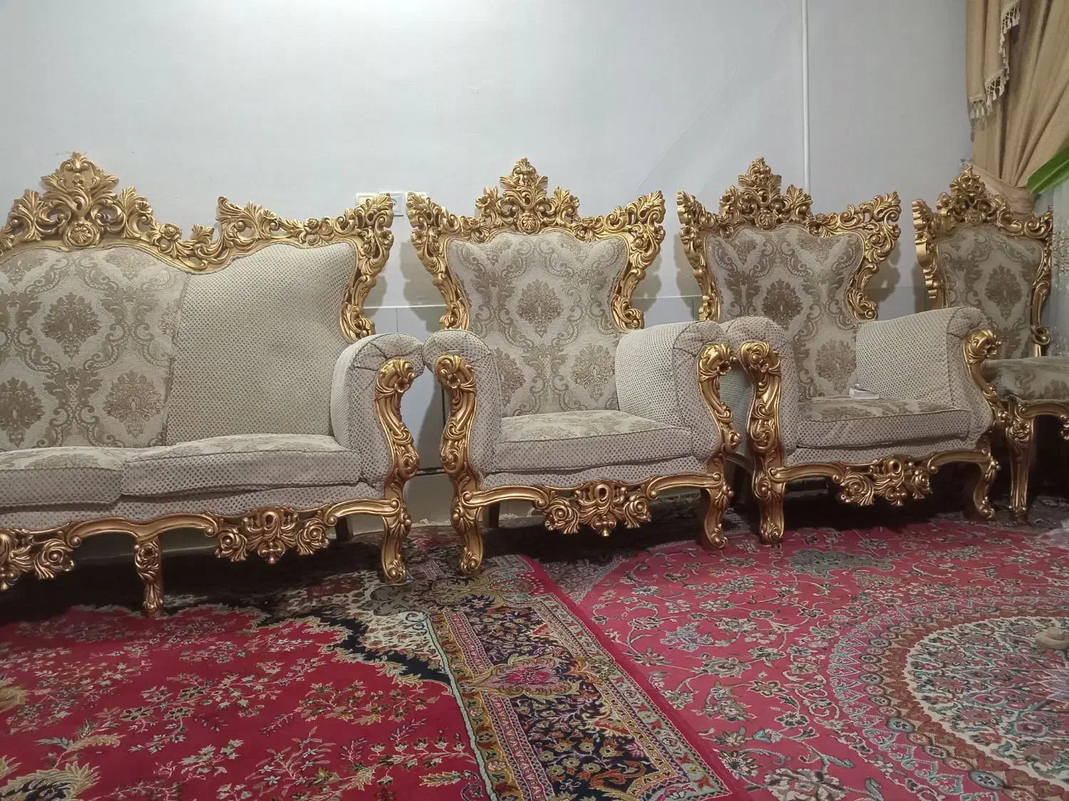 مبل سلطنتی|مبلمان خانگی و میز عسلی|اصفهان, کارلادان|دیوار