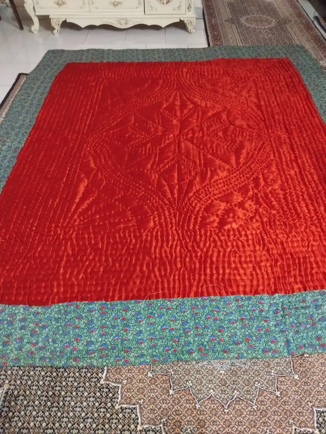 به عنوان مهاجرت|رختخواب، بالش، پتو|اندیشه, اندیشه فاز ۱|دیوار