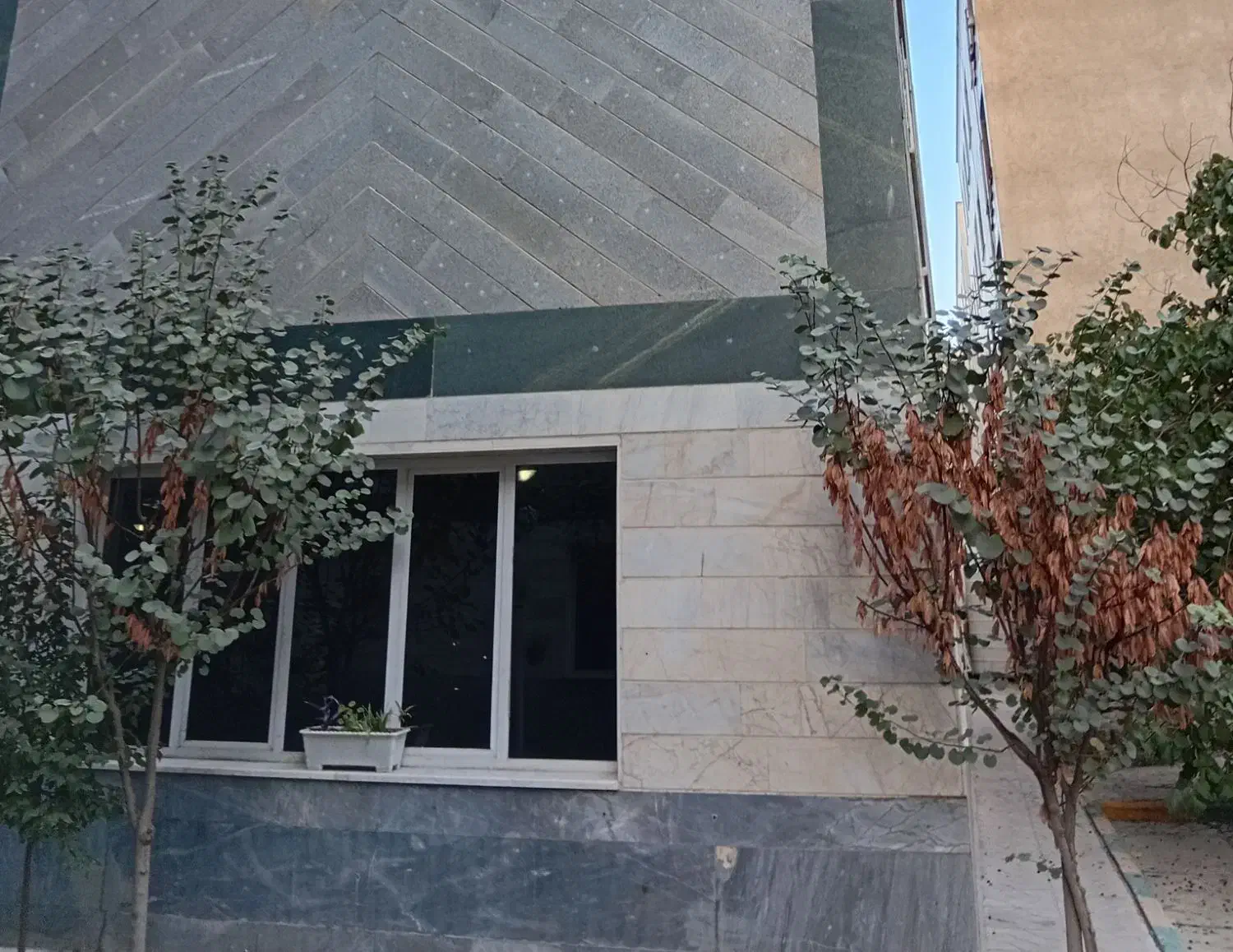 به ۲ نفر نگهبان بازنشسته نیازمندیم|استخدام سرایداری و نظافت|فردیس, خیام غربی|دیوار