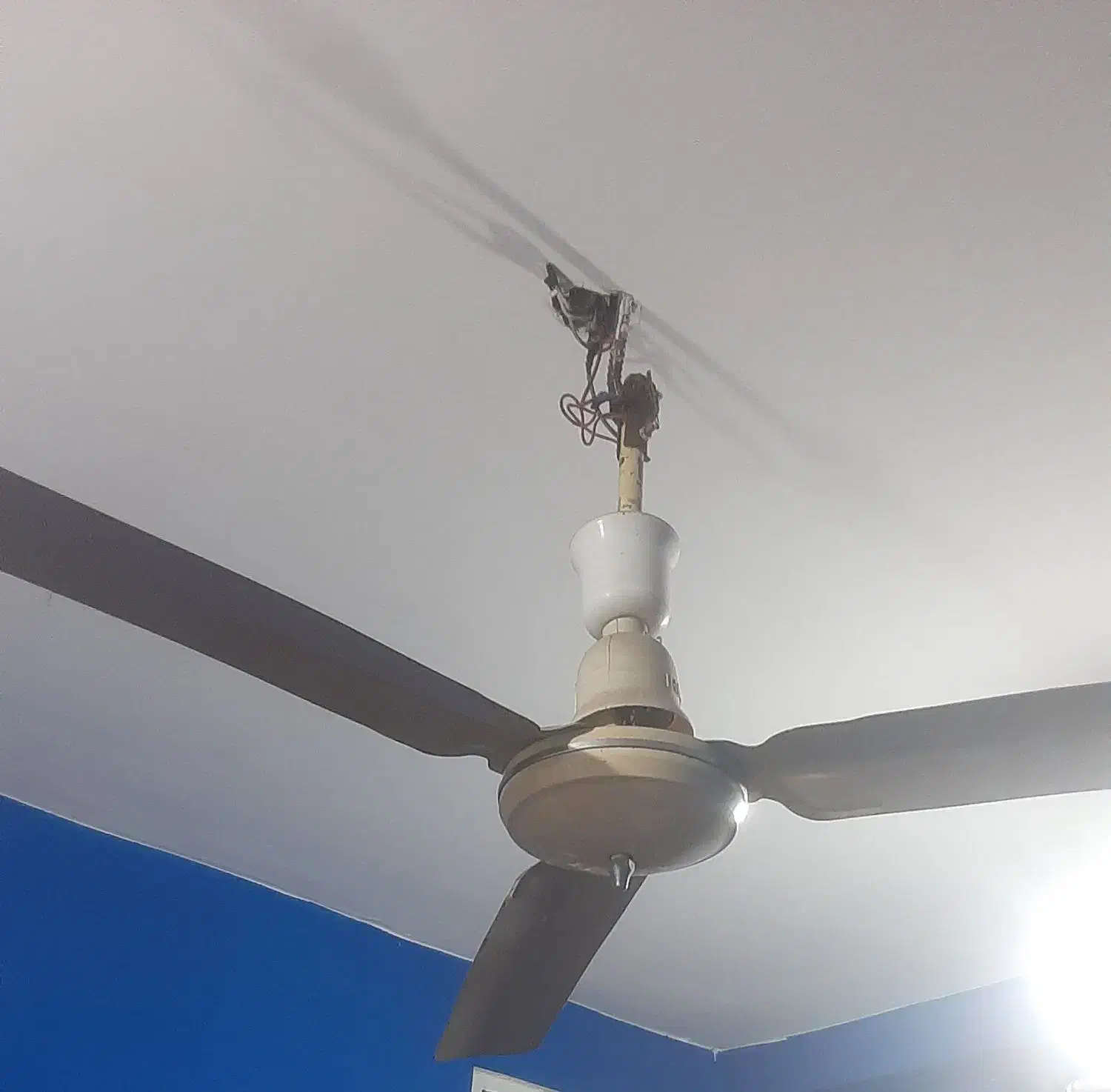 پنکه|پنکه و تصفیهکنندهٔ هوا|اهواز, کوروش|دیوار