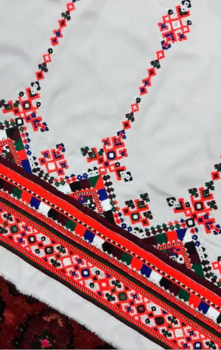 دوزنده|لباس|دلگان, |دیوار