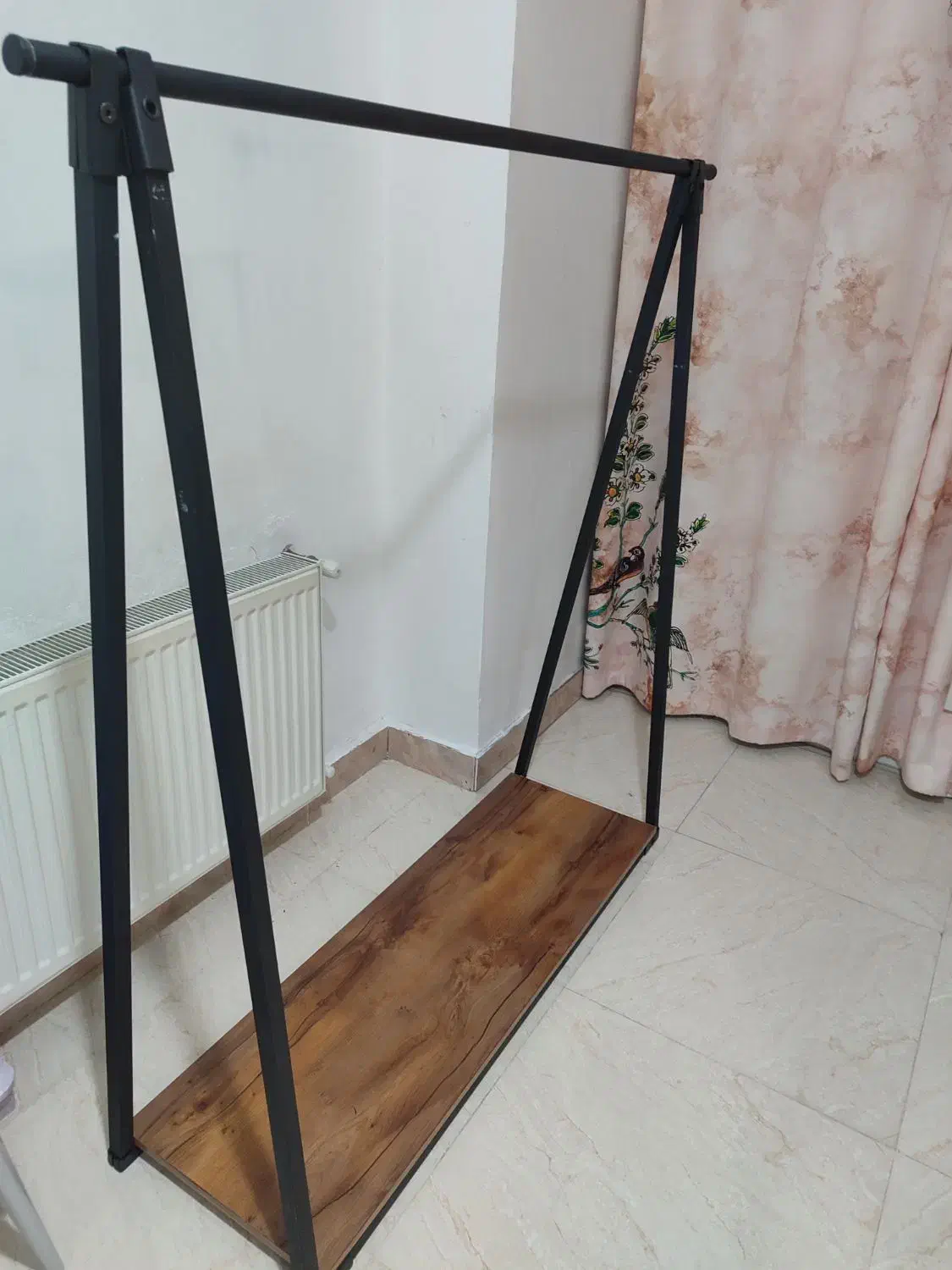 رگال لباس نو|بندرخت و رختآویز|لاهیجان, شهرک سلمان فارسی|دیوار