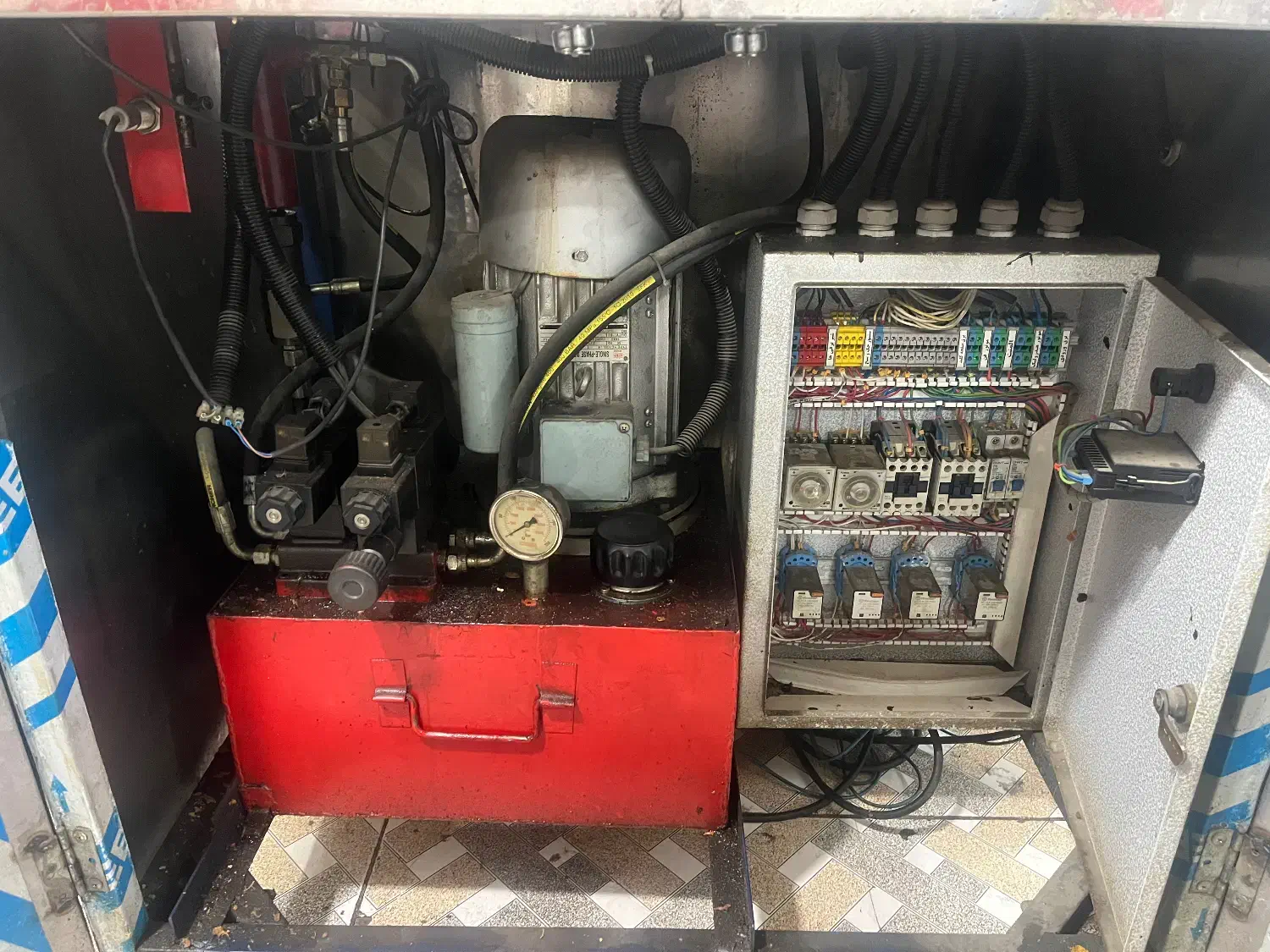 کباب گیر هیدرولیک|کافی‌شاپ و رستوران|خمینی‌شهر, |دیوار