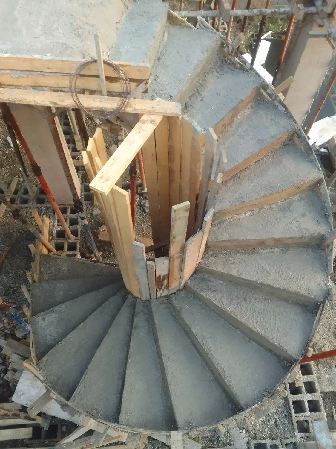 پله گرد بتونی|خدمات پیشه و مهارت|رشت, باهنر|دیوار