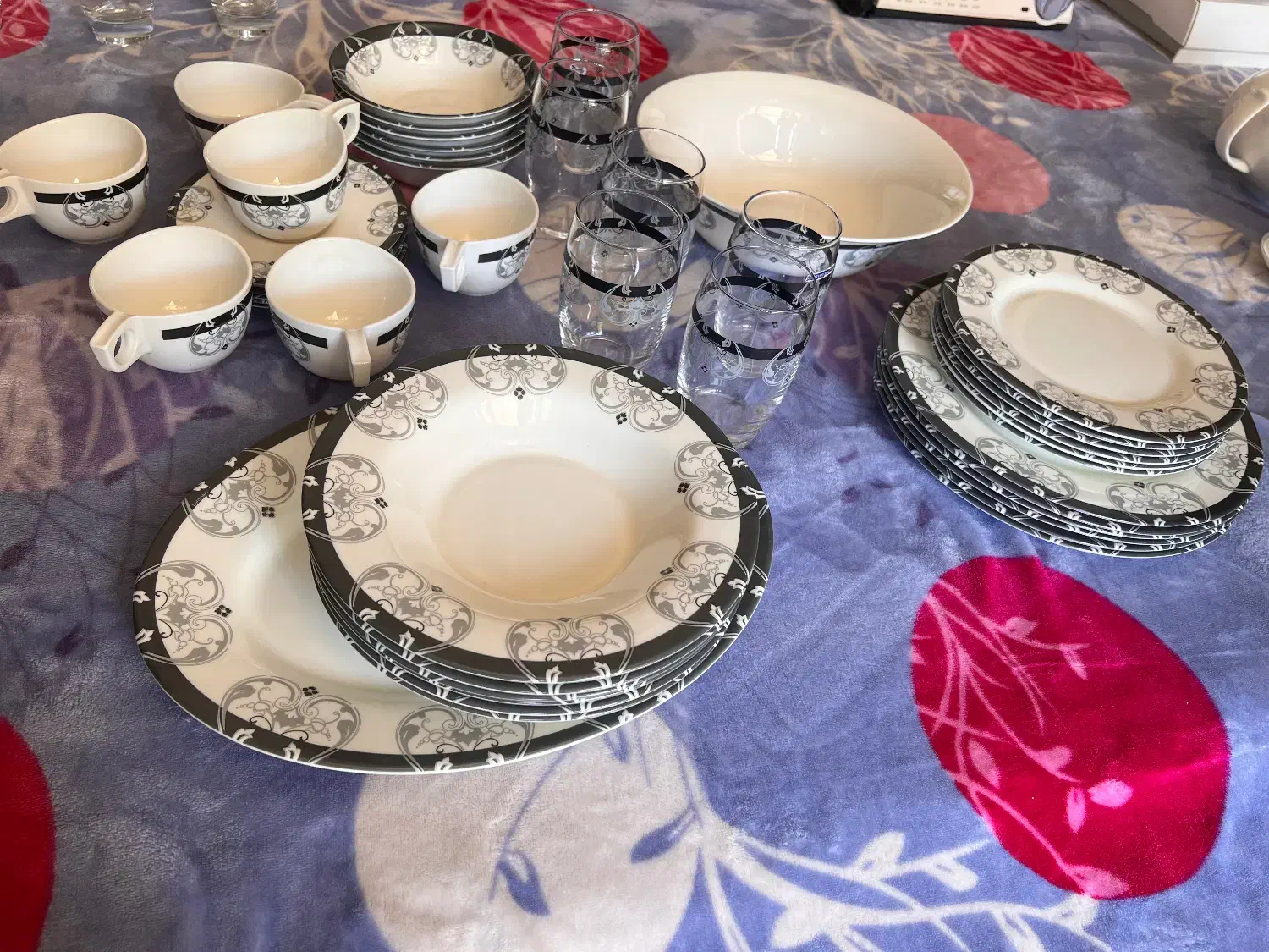 سرویس آرکوپال شش نفره|ظروف سرو و پذیرایی|اصفهان, فرودگاه|دیوار