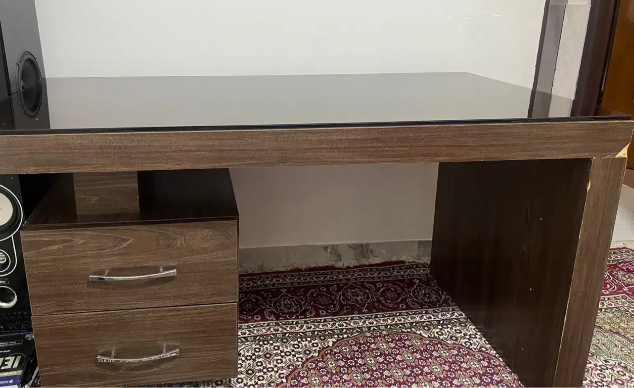 میز تحریر و کامپیوتر|میز تحریر و کامپیوتر|شهرکرد, |دیوار