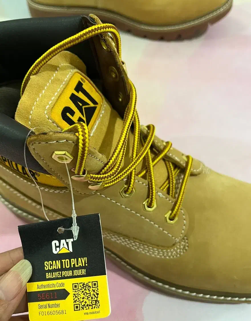 نیم بوت کت(caterpillar)اصل،رنگ زرد جذاب و ضدآب|کیف، کفش، کمربند|قم, شاه سید علی|دیوار