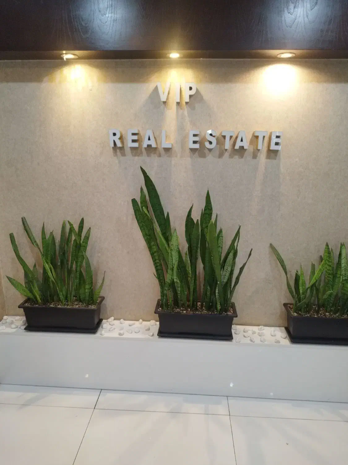 استخدام آبدارچی املاک - حقوق ثابت و شیرینی|استخدام سرایداری و نظافت|تهران, اقدسیه|دیوار