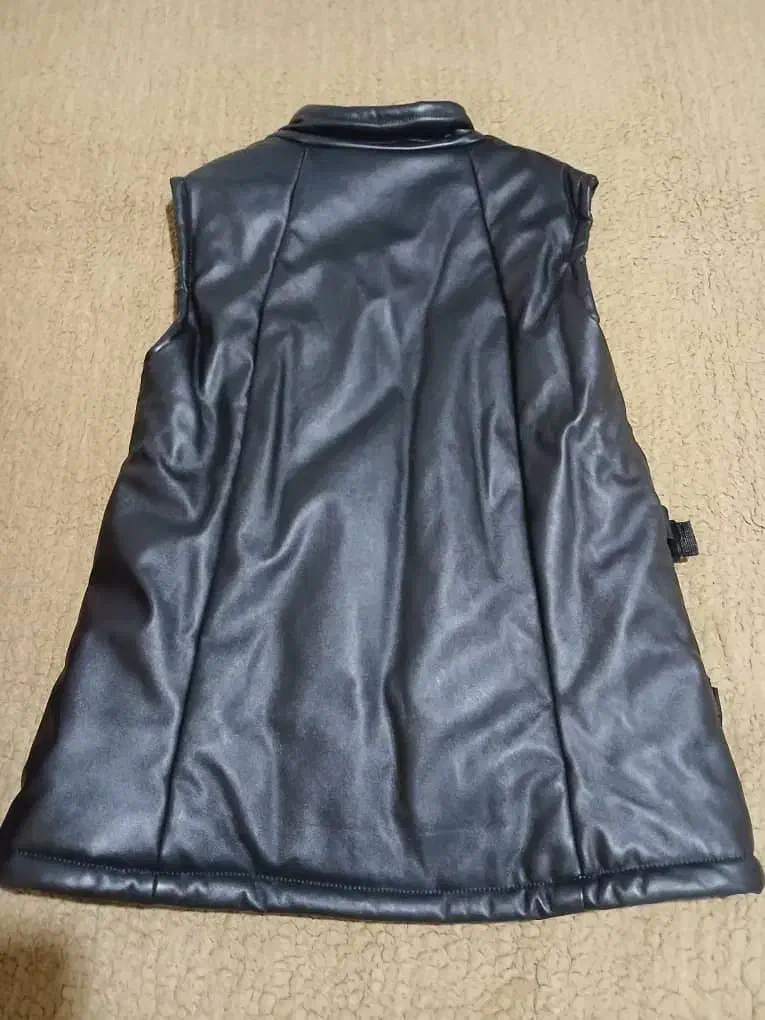 کاپشن حتماً، نگاه کنید.|لباس|رودسر, |دیوار