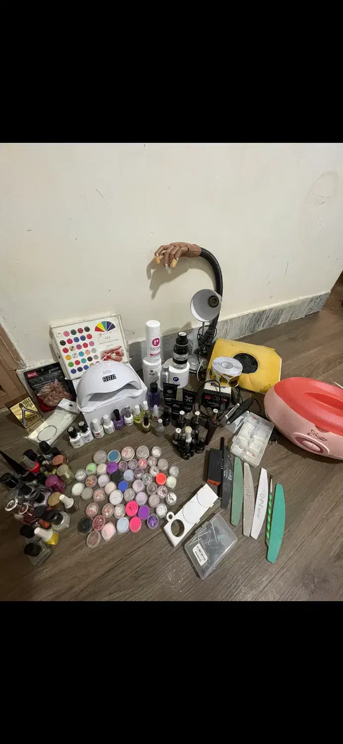 وسایل کاشت ناخن با اموزش رایگان|آرایشگاه و سالن‌های زیبایی|کرمانشاه, |دیوار