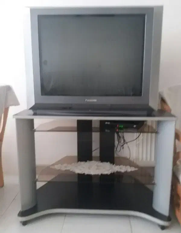 تلویزیون پاناسونیک + میز و گیرنده ی دیجیتال|تلویزیون و پروژکتور|ارومیه, |دیوار