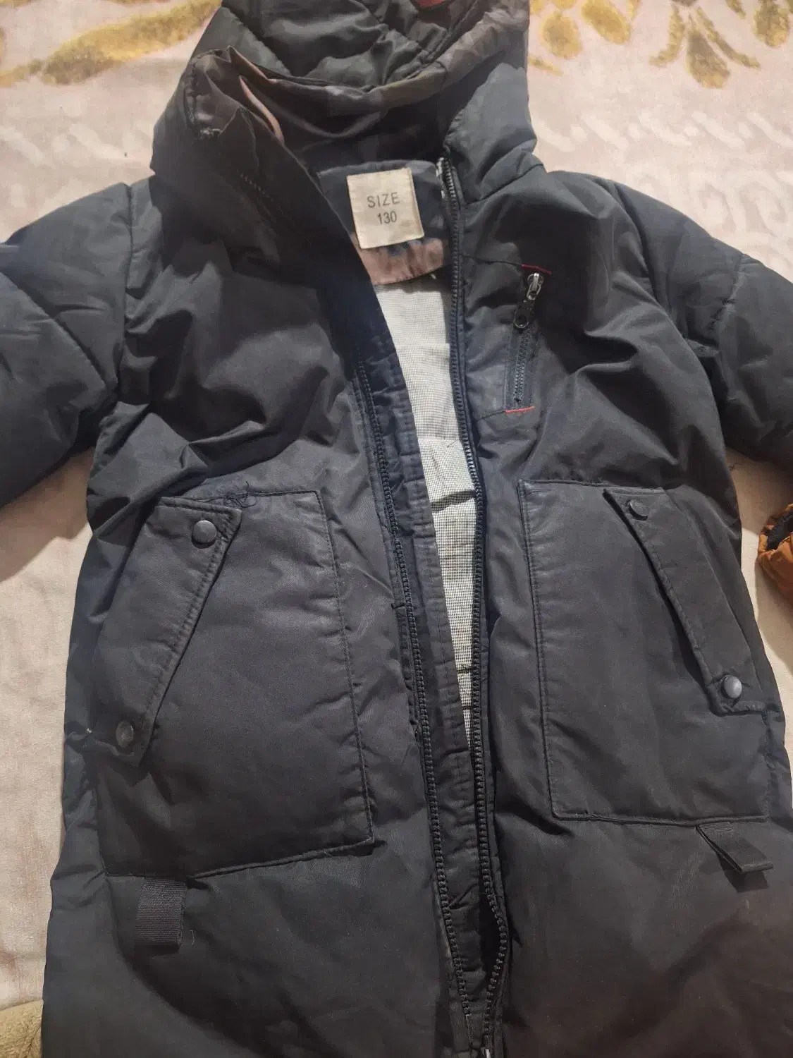 کاپشن استوک|لباس|بم, |دیوار