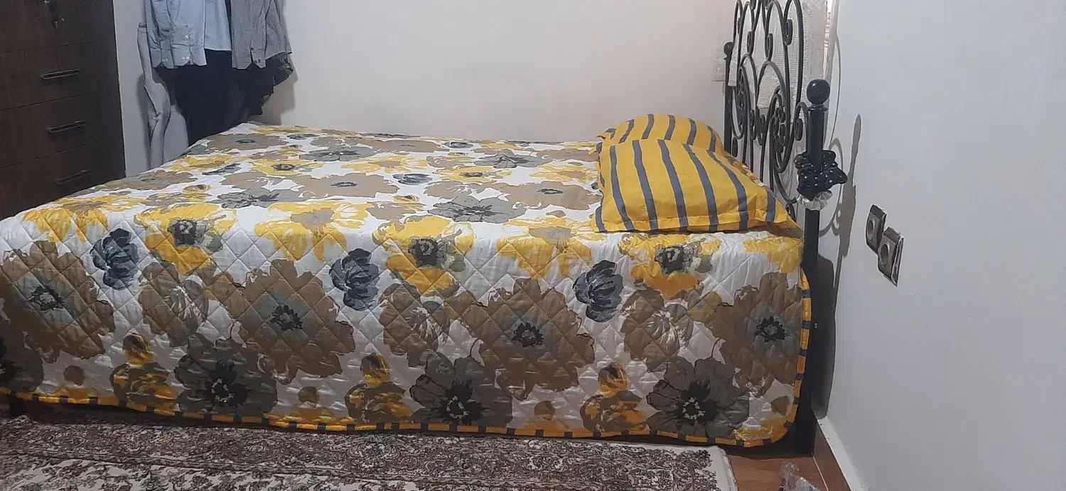 تخت دونفره فرفروژه با تشک|تخت و سرویس خواب|رشت, بیجارپس|دیوار