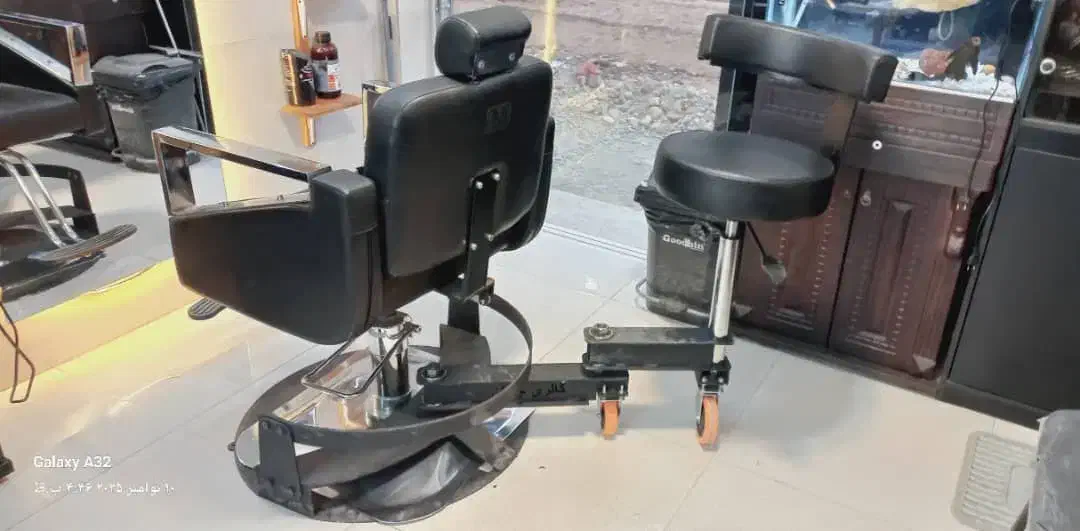 صندلی باربر|صندلی و نیمکت|هشتگرد, شهرک اداری|دیوار