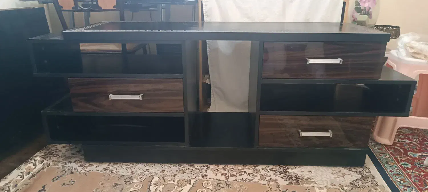 میز تلویزیون در حد نو سالم و تمیز|میز تلویزیون|ابهر, |دیوار