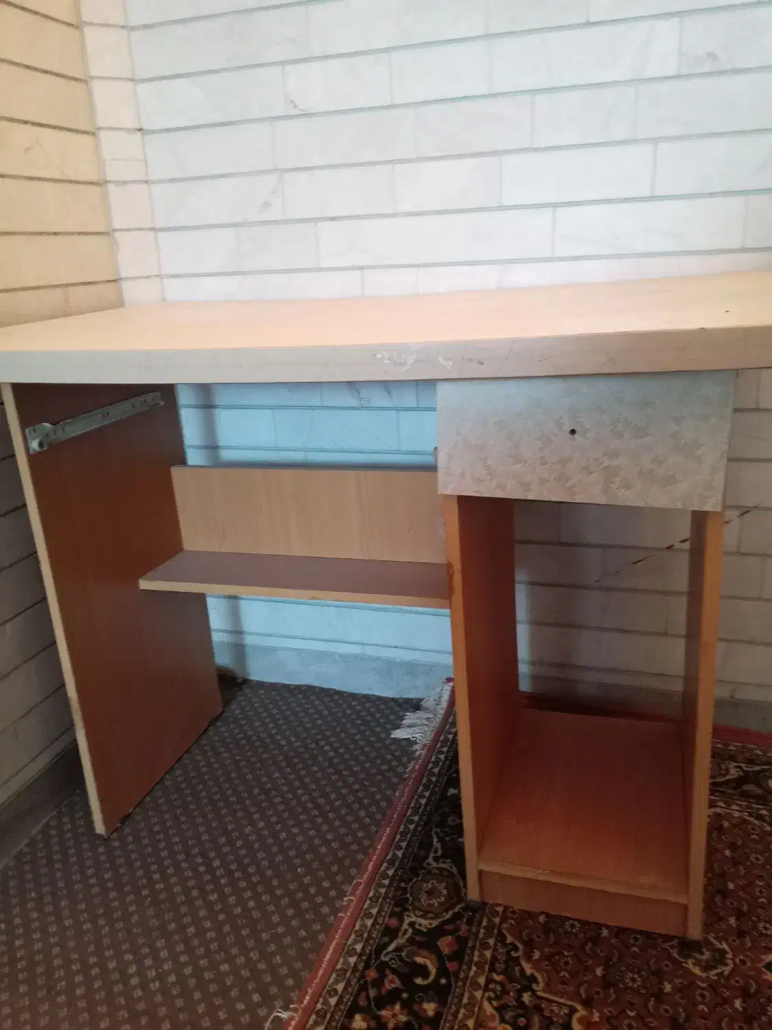 میز کامپیوتر|میز تحریر و کامپیوتر|نجفآباد, باهنر|دیوار