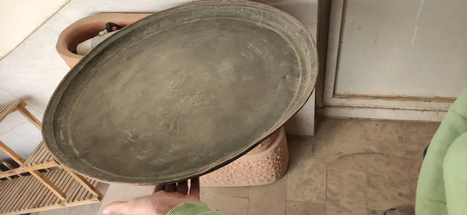 سینی مسی بزرگ مجمع قدیمی و عطیقه|کلکسیون اشیاء عتیقه|اصفهان, شیخ طوسی|دیوار