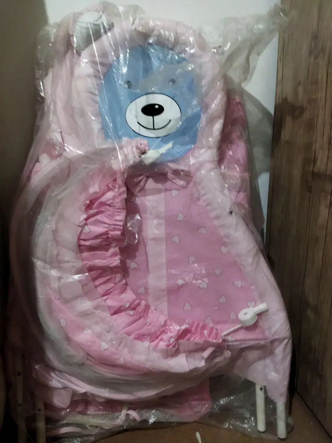 گهواره دخترانه|اسباب و اثاث بچه|شاهینشهر, شهرک گلدیس|دیوار