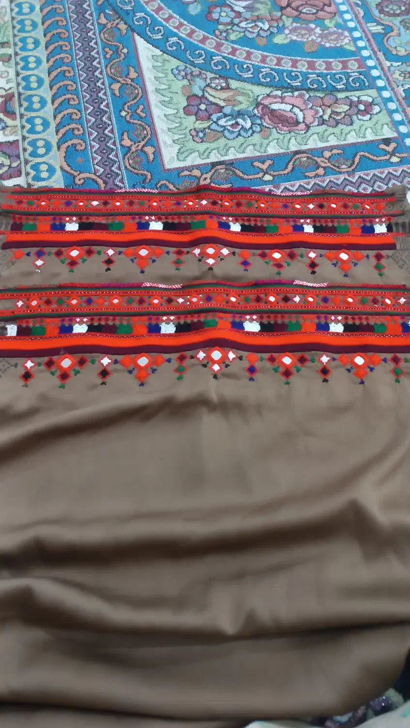 لباس فروشی دست دوز|لباس|خاش, |دیوار